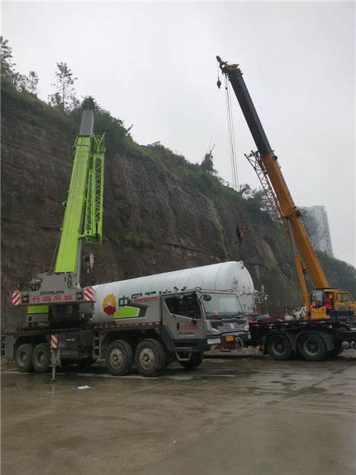 岗巴县“不怕风雨冻”—— 吊车的 “恶劣环境适应” 技术